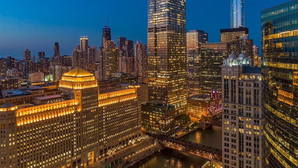 Chicago skyline at night